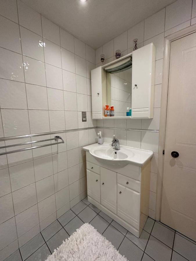 Cozy Private Room For Single Use Londen Buitenkant foto