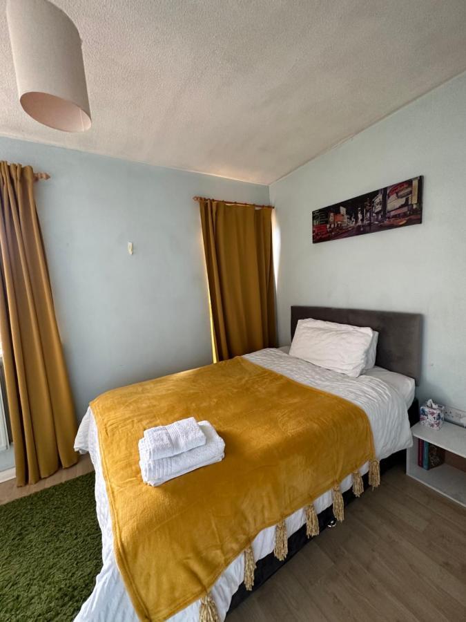 Cozy Private Room For Single Use Londen Buitenkant foto