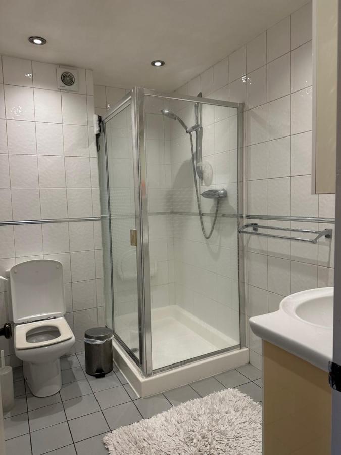Cozy Private Room For Single Use Londen Buitenkant foto